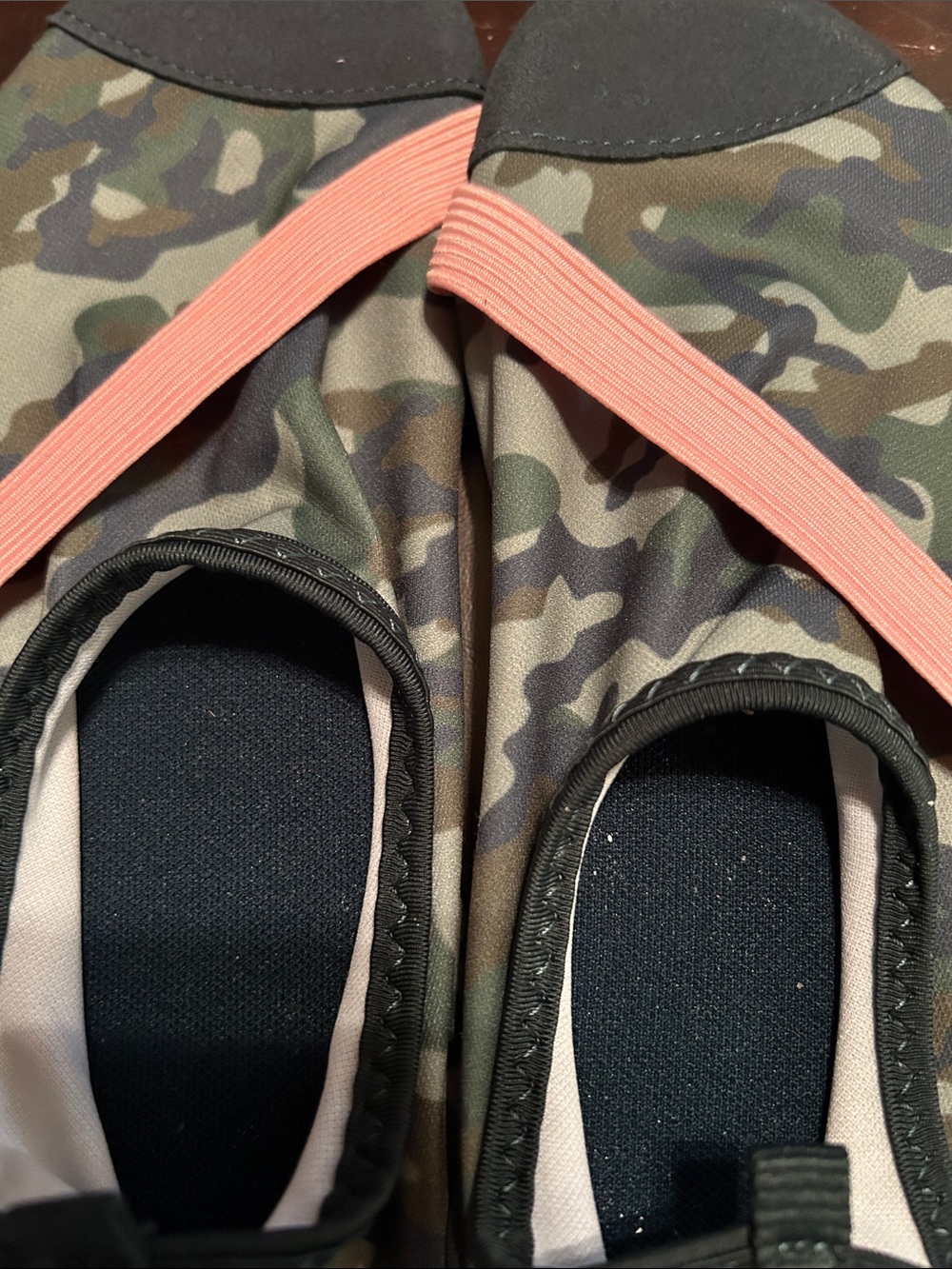 Women’s Camo Water Shoes with Pink Elastic Strap Small